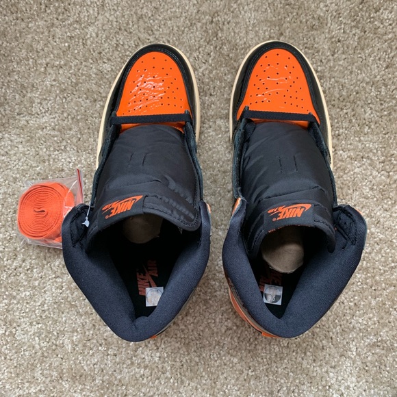 *SOLD* Air Jordan 1 Retro High OG Sneakers - Picture 6 of 8